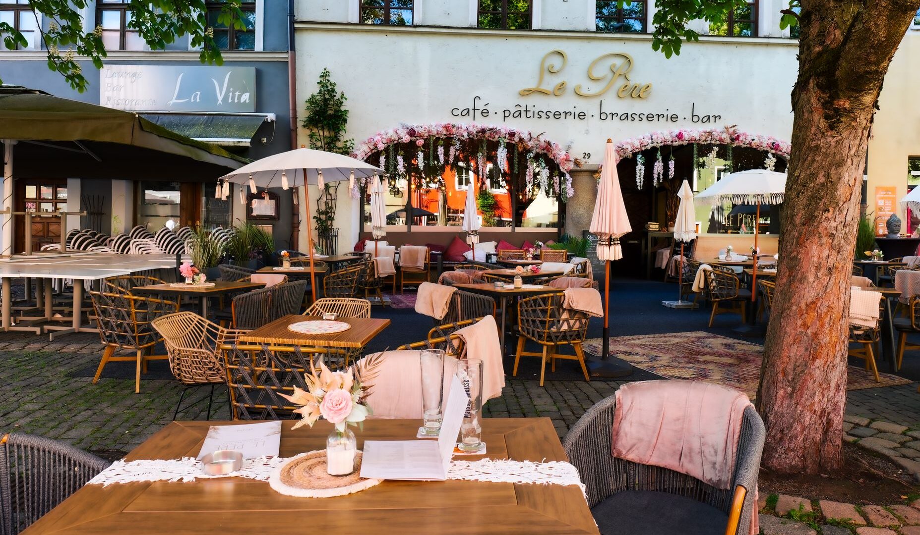 Cafe İçin Dış Mekan Gölgeleme Çözümleri